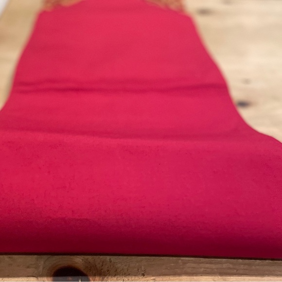 Pier 1 Elegant Textured Brocade Table Runner Burgundy Gold Holiday - Picture 4 of 8